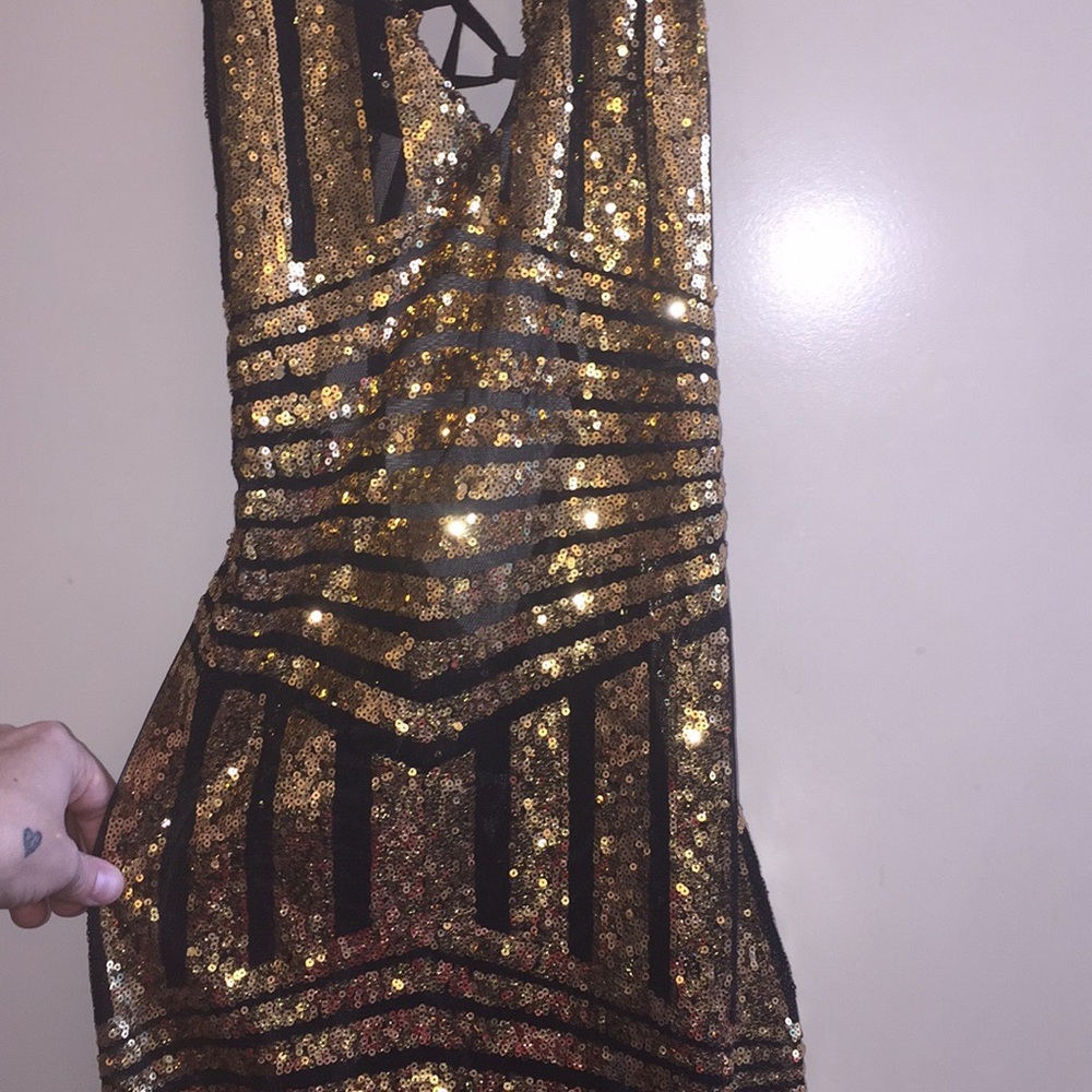 Black and gold sequin fitted dress